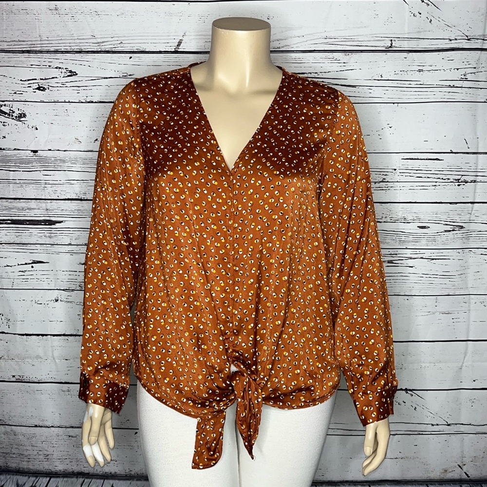Max Studio NWT Size XL Brown Geometric Print Tie Hemline Blouse Top